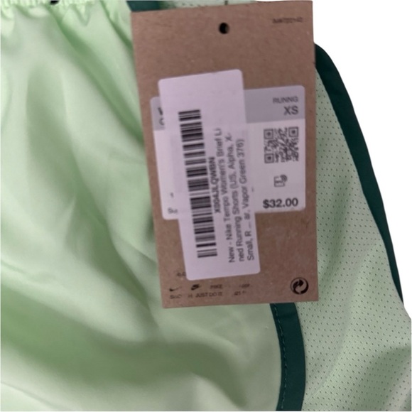 NWT Nike Women's Mint Green Running Shorts 💚 - Picture 3 of 3